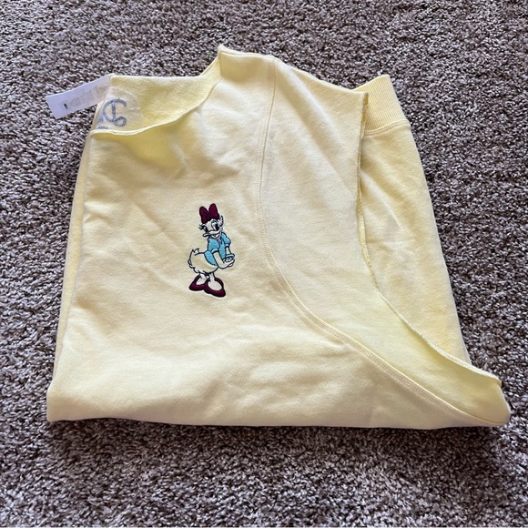 Daisy Duck Disney parks tank Top - Picture 8 of 8